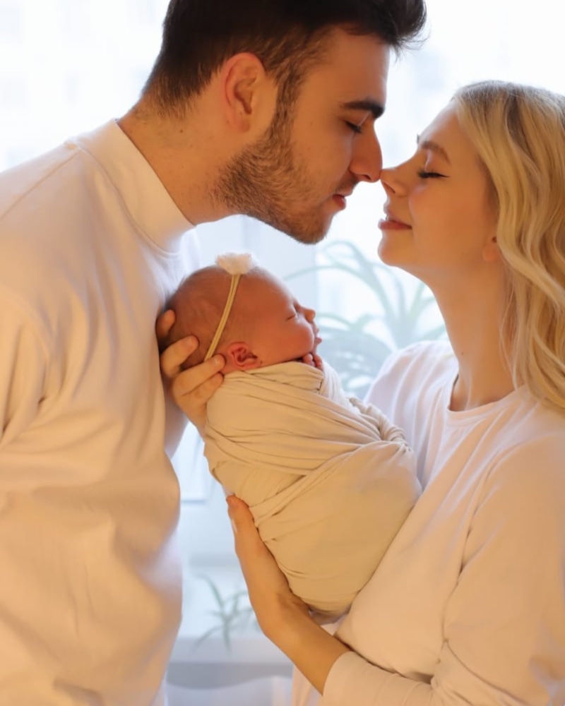 Андрей Гаглоев с женой и ребенком