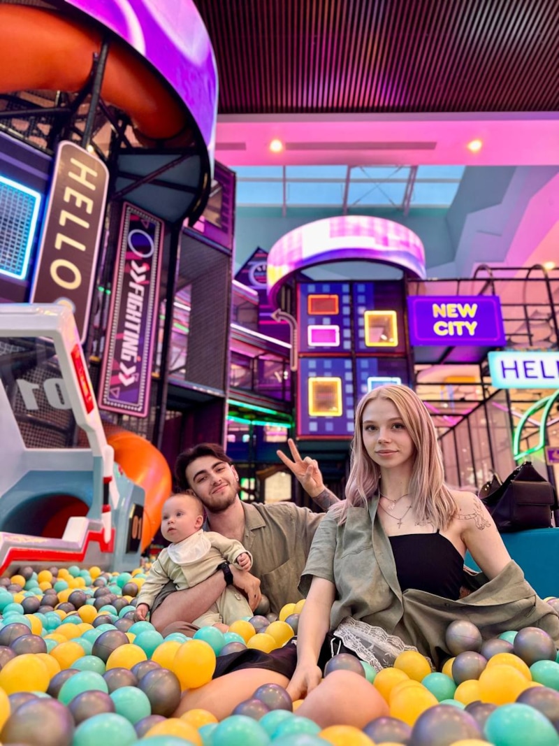 Анна Гаглоева с мужем и ребенком