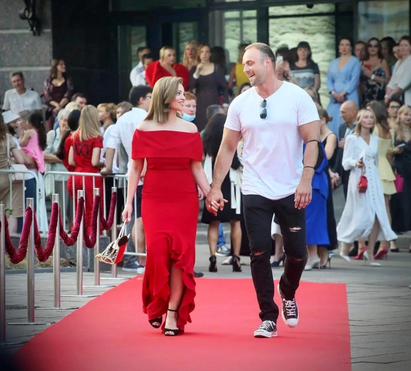 Мaксим Щеголев и Теонa Дольниковa