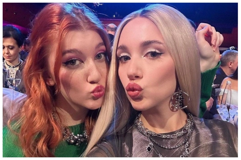 Миа Бойка с сестрой Лизой