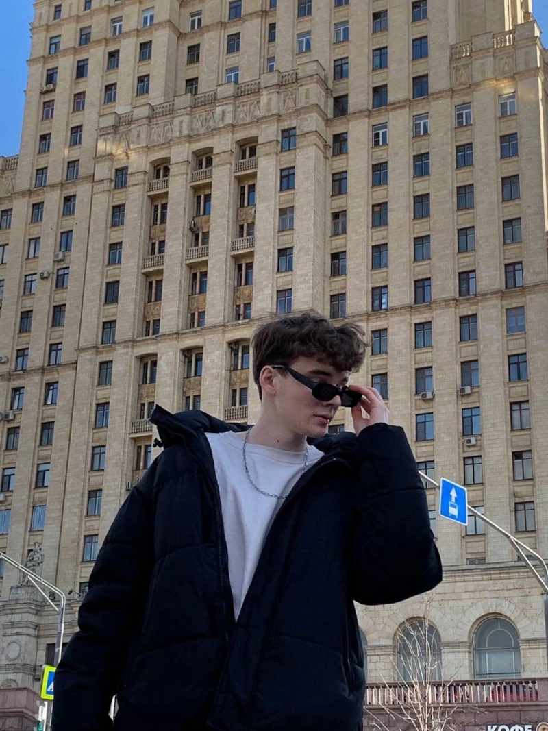 Максим Лутчак с короткой стрижкой