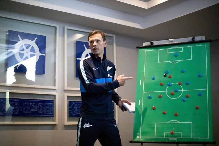 Главный тренер молодежного состава «Зенита» Константин Зырянов Главный тренер молодежного состава «Зенита» Константин Зырянов