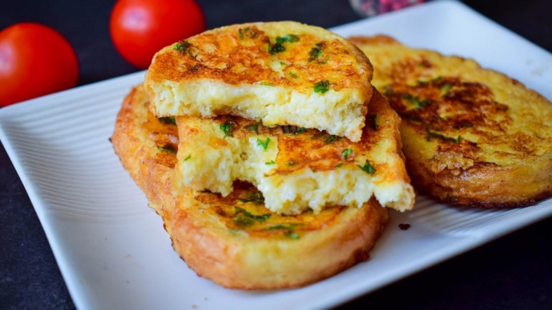 Луковые гренки: хрустящий завтрак