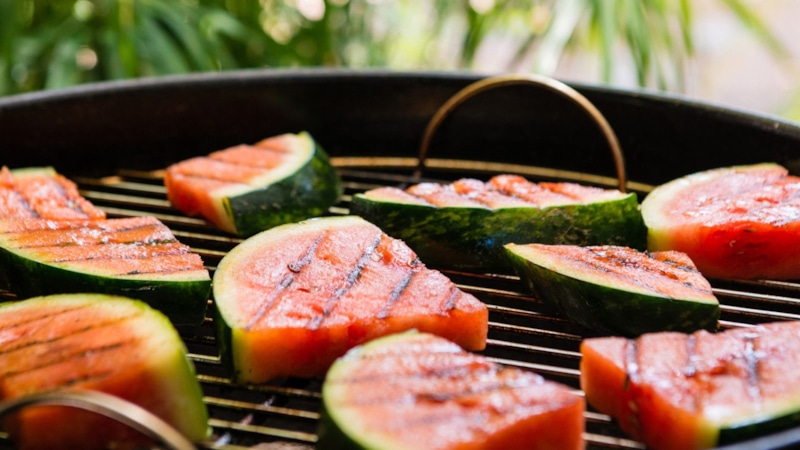Арбуз на гриле: сладкий дым удовольствия