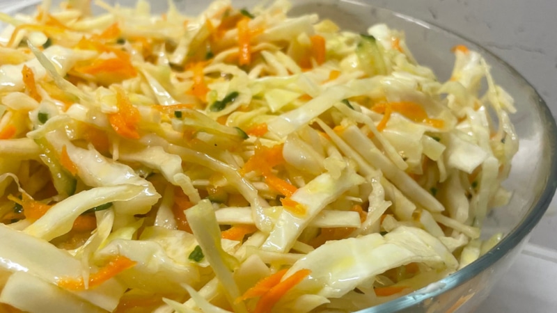 Салат из капусты с яблоками на зиму: рецепт с маринадом Салат из капусты с яблоками на зиму: рецепт с маринадом