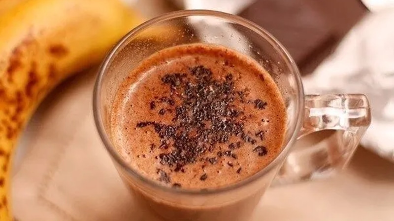 Шоколадно-банановый коктейль: горячее наслаждение в кружке