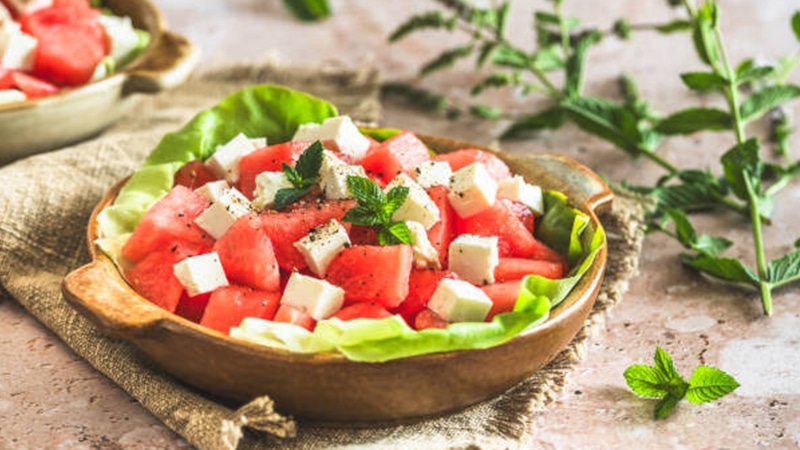 Салат из арбуза с фетой: рецепт средиземноморской кухни Салат из арбуза с фетой: рецепт средиземноморской кухни