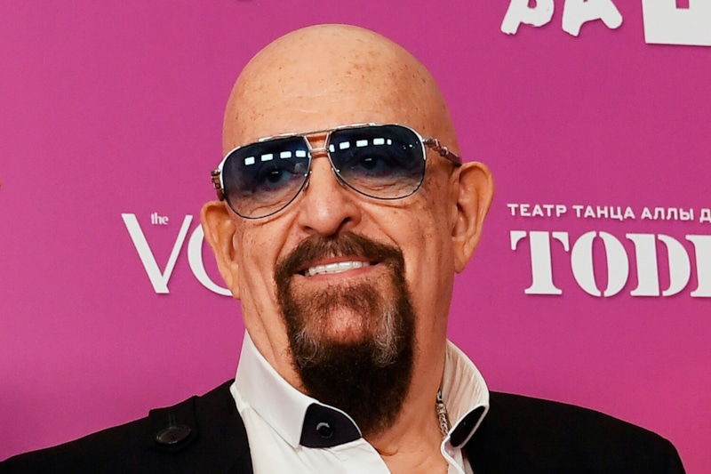 Михаил Шуфутинский стал гражданином России