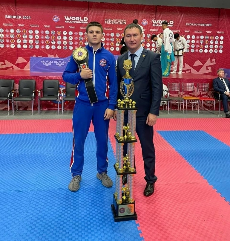 Чемпион мира по тхэквондо Эмин Четинбаг Чемпион мира по тхэквондо Эмин Четинбаг