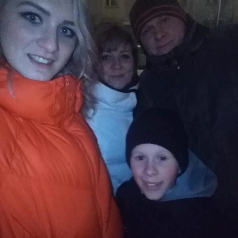 Матвей Кисляк в детстве с семьей