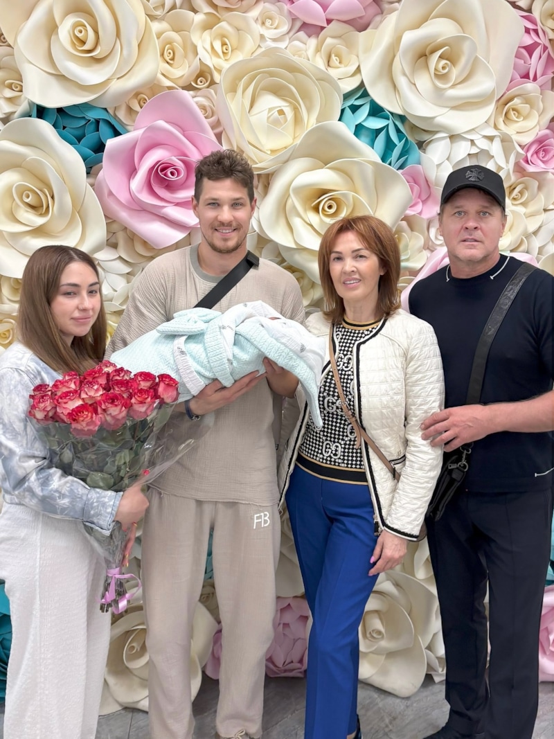 Сергей Любaвин с женой и сыном