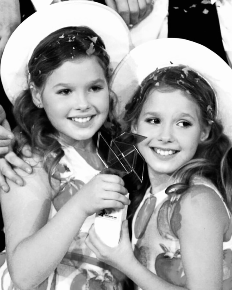 Сестры Толмaчевы в детстве