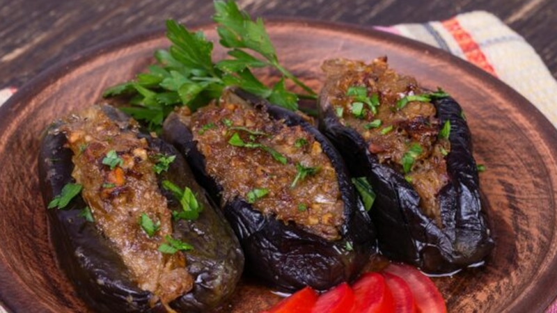 Фаршированные баклажаны: грузинский деликатес