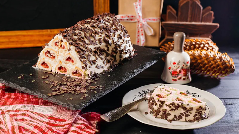 Торт «Монастырская изба»: десерт со сливами