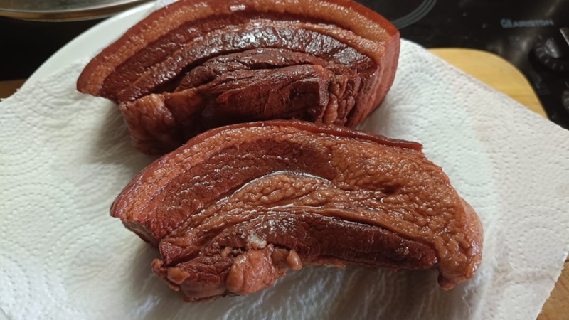 Мясной рулет: золотистый срез