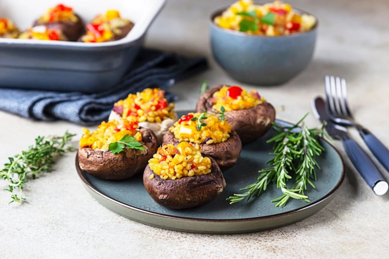 Фаршированные грибы: золотистые шляпки