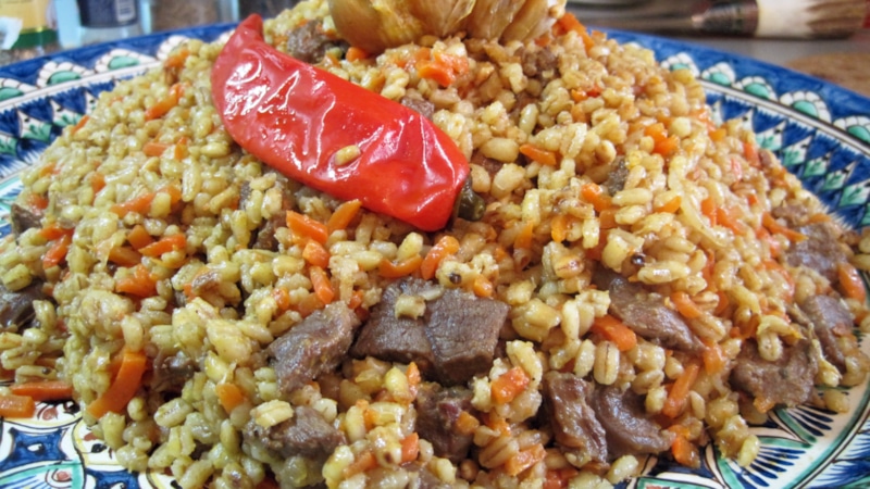 Плов из перловки: густо и вкусно