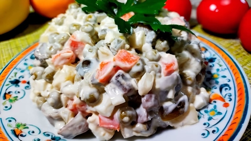 Постный оливье: грибы и яблоки