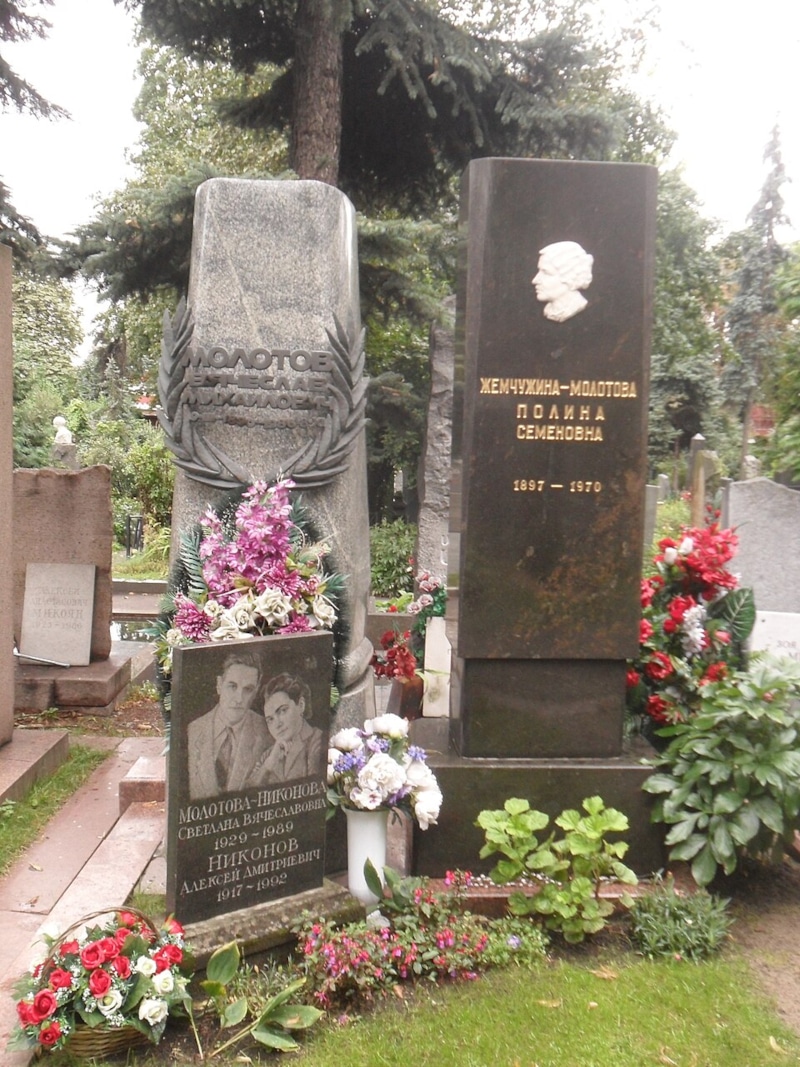 Могила Полины Жемчужиной Могила Полины Жемчужиной