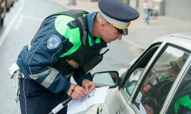 Проверка документов инспектором: права водителя