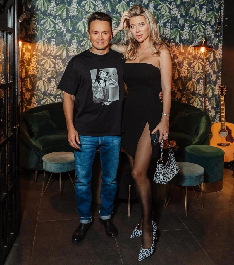 Илья Соболев с женой