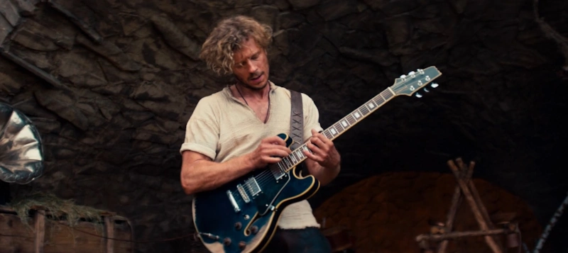 Тихон Жизневский с гитарой