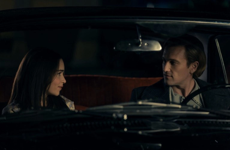 Эмилия Кларк и Артем Гильц в сериале «Пони»