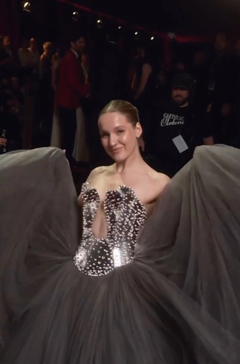 Настя Федько на красной дорожке премии «Золотой Глобус»