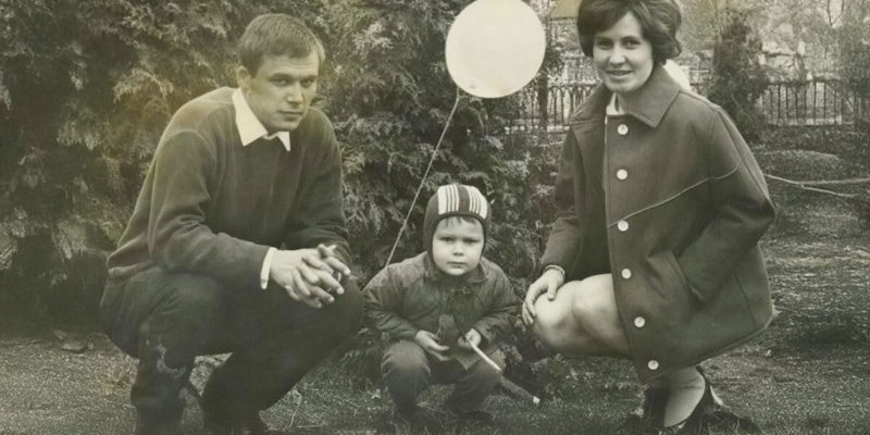 Олег Тактаров с родителями Олег Тактаров с родителями