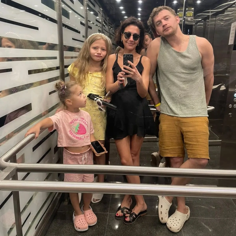 Алексей Демидов с женой и детьми