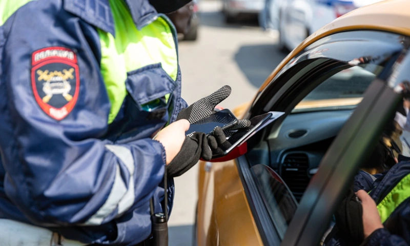 Проверка ГИБДД: телефон и права