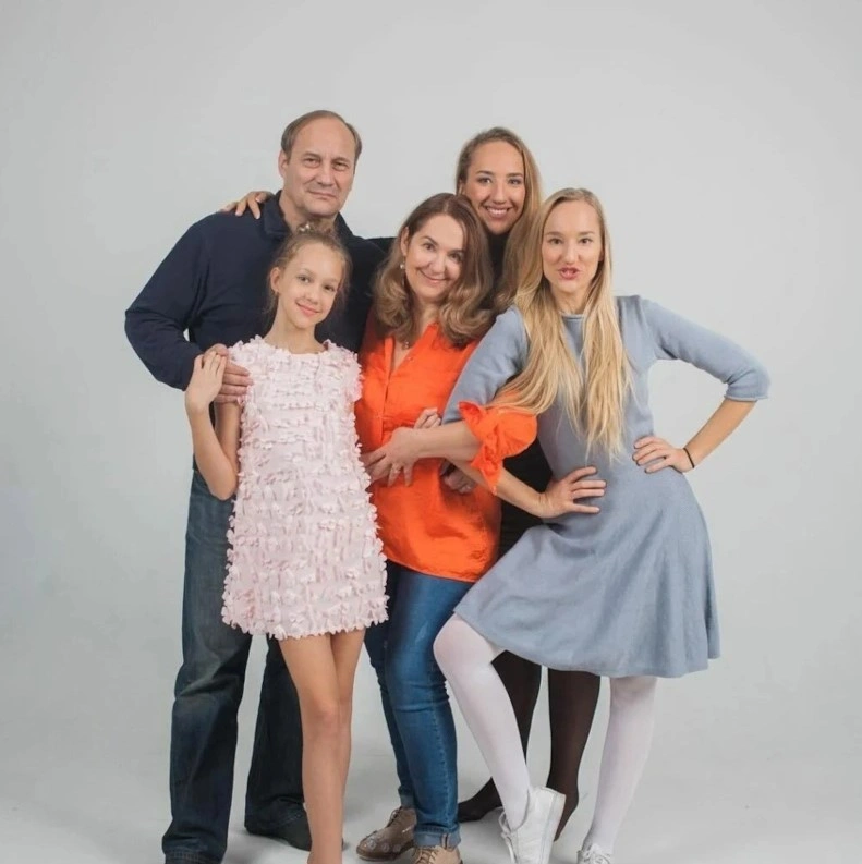 Евгений Сидихин с женой и детьми Евгений Сидихин с женой и детьми