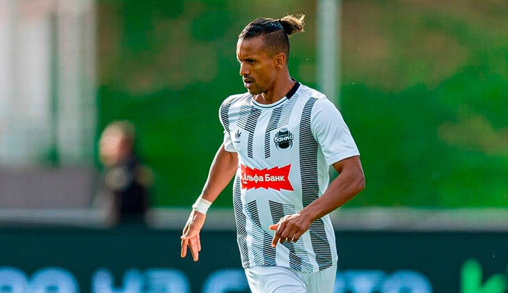 Луиш Нани сыграл за любительскую команду «Альфа-Банка» в Медиалиге