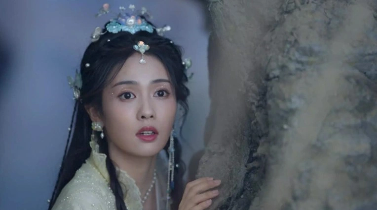 Бай Лу в сериале «Светлый пепел луны»