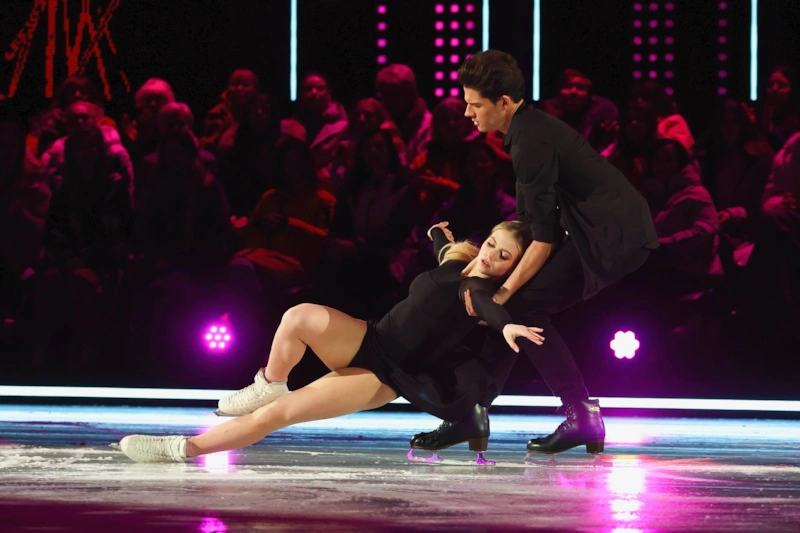 Иван Жвакин и Александра Трусова в шоу «Ледниковый период»