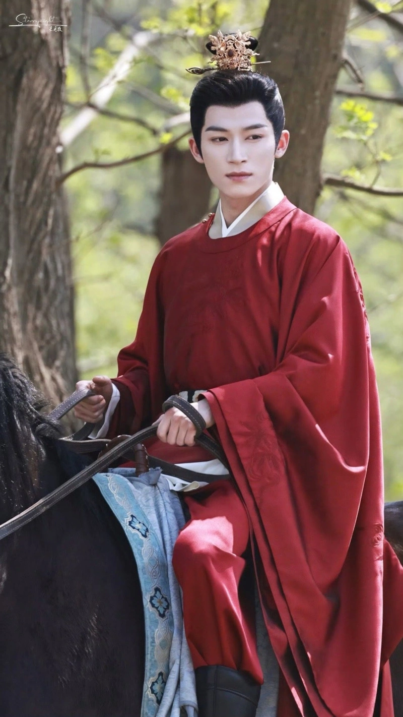 Ван Синъюэ в сериале «Странные дела в Танском дворце: Пение синего тумана и феникса»