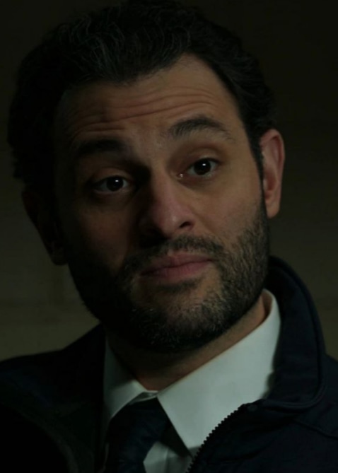 Ариан Моайед в сериале «Чудо-человек» Ариан Моайед в сериале «Чудо-человек»