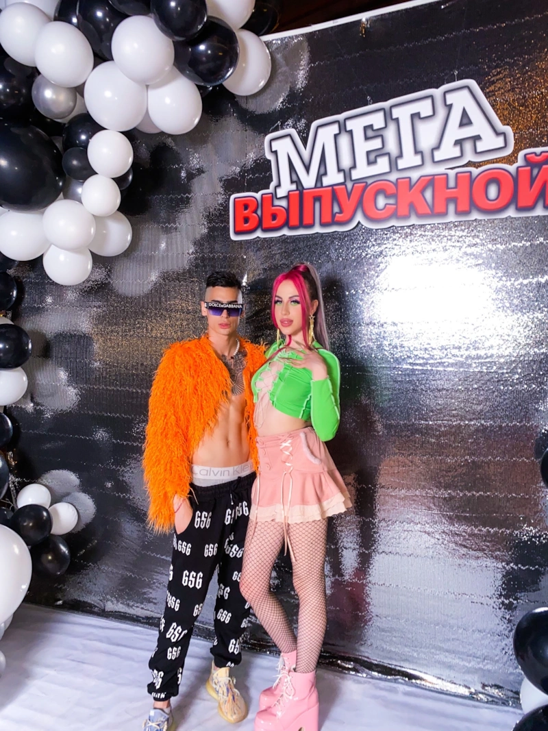 Кенели Сайкс и ее муж Марк