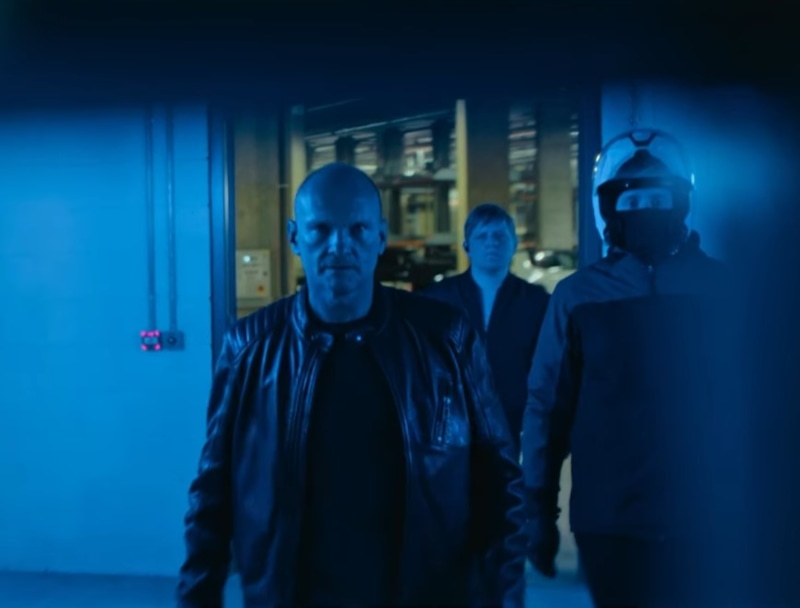 Эндрю Ховард в фильме «Ограбление» Эндрю Ховард в фильме «Ограбление»