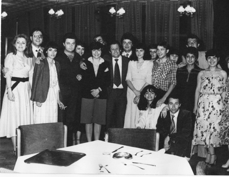 Кристалина Георгиева в молодости (в черном пиджаке по центру)