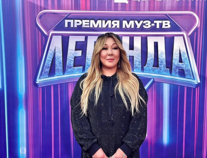 Блондинка Анита Цой