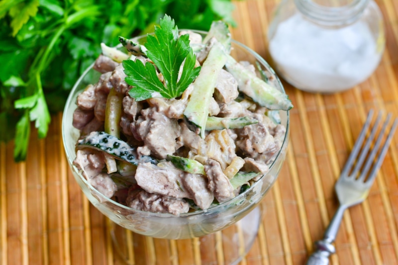 Салат из желудков: свежая подача блюда Салат из желудков: свежая подача блюда