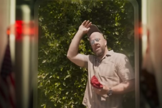 Крис Салливан в фильме «Казнить нельзя помиловать» Крис Салливан в фильме «Казнить нельзя помиловать»