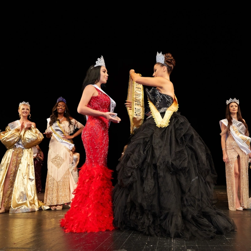 Динара Саляхова на конкурсе красоты «Миссис Европа» Динара Саляхова на конкурсе красоты «Миссис Европа»