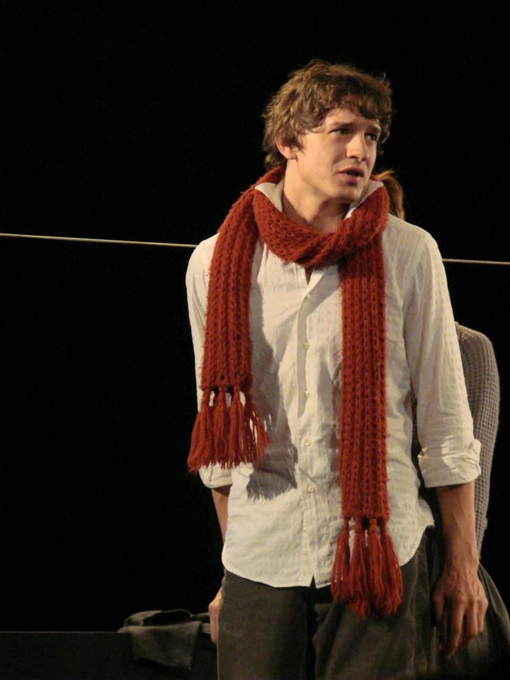 Алексей Митин в спектакле «Птица Феникс возвращается домой» Алексей Митин в спектакле «Птица Феникс возвращается домой»