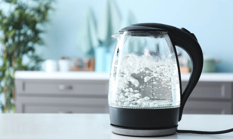 Чайник снова сверкает: удаление накипи лимонной кислотой