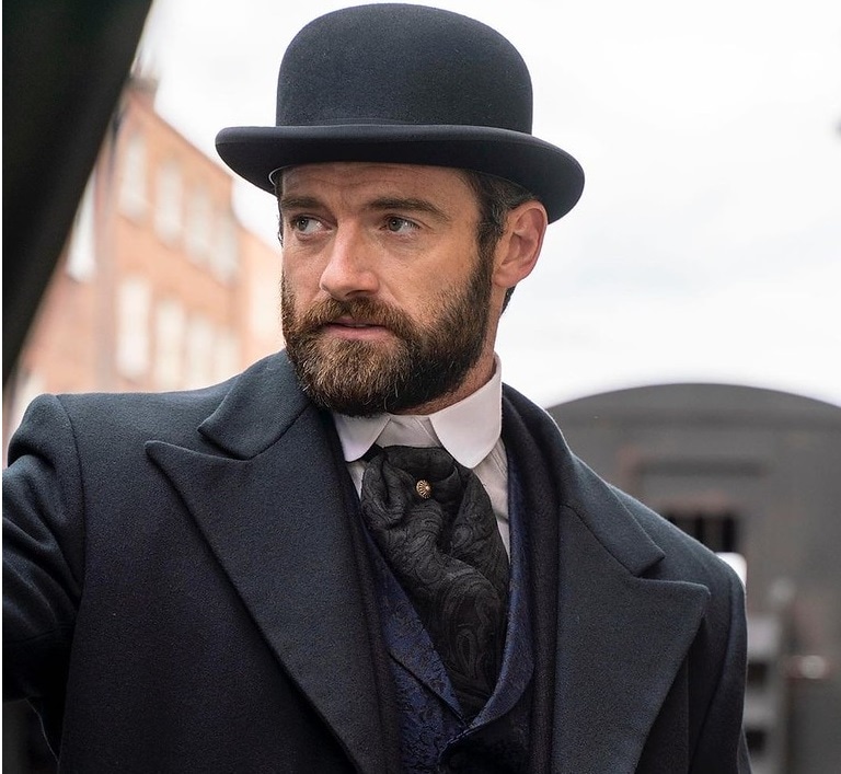 Стюарт Мартин в сериале «Мисс Скарлет и Герцог»