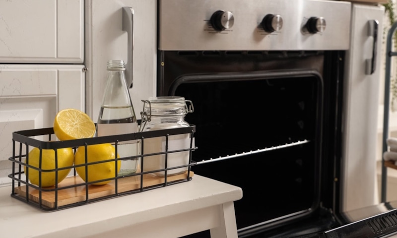 Чистка духовки: лимон и пар