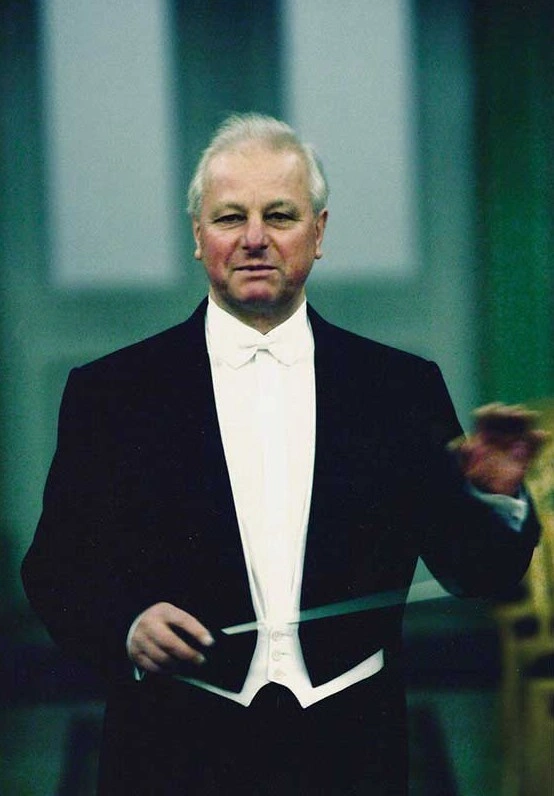 Дирижер Владислав Чернушенко