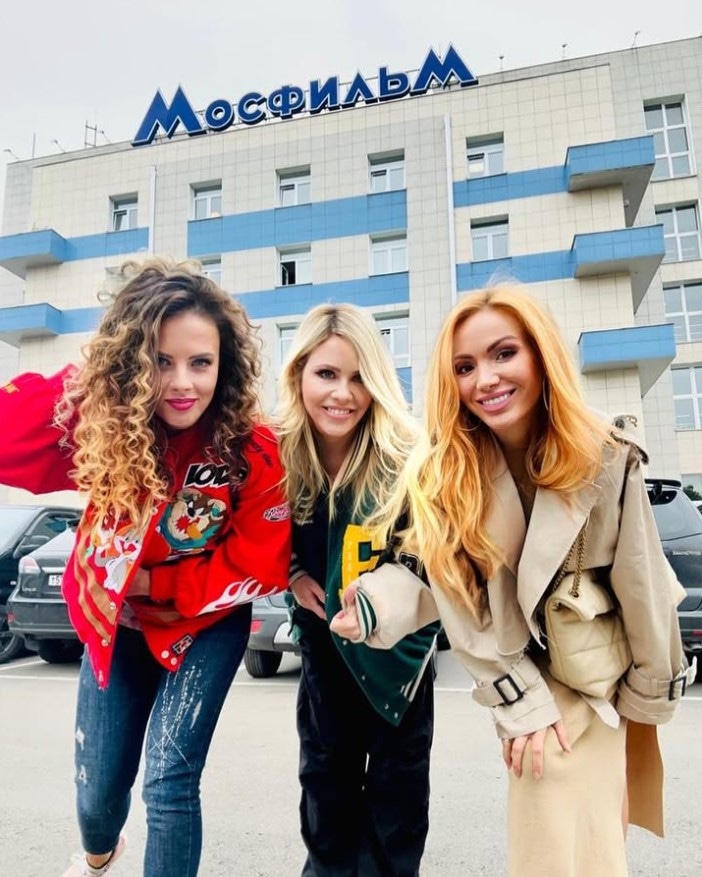 Анна Щеголева, Анастасия Макаревич и София Тайх Анна Щеголева, Анастасия Макаревич и София Тайх